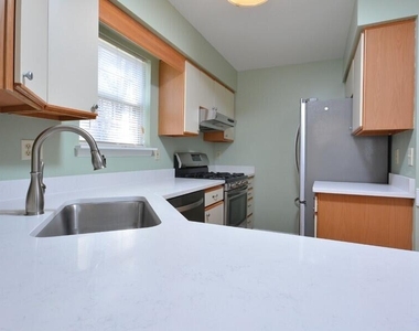 425 Summerwalk Circle - Photo Thumbnail 14