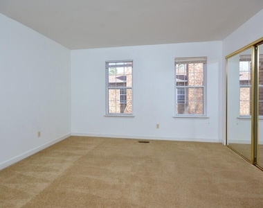425 Summerwalk Circle - Photo Thumbnail 27