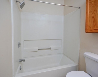 425 Summerwalk Circle - Photo Thumbnail 25