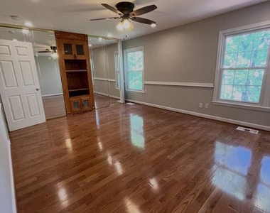 9503 Duffer Way - Photo Thumbnail 20