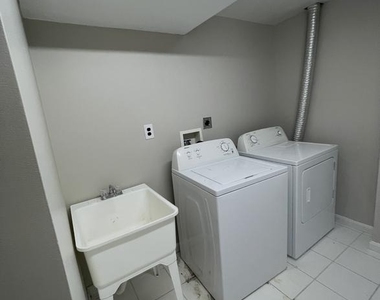 9503 Duffer Way - Photo Thumbnail 31