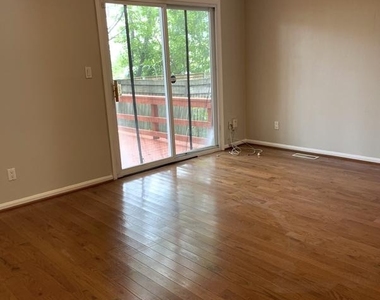 9503 Duffer Way - Photo Thumbnail 8