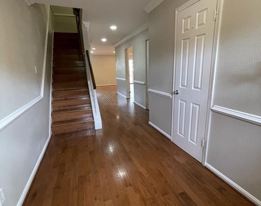 9503 Duffer Way - Photo Thumbnail 4