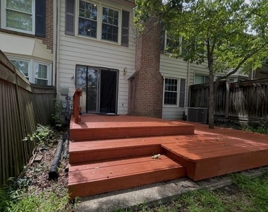 9503 Duffer Way - Photo Thumbnail 5