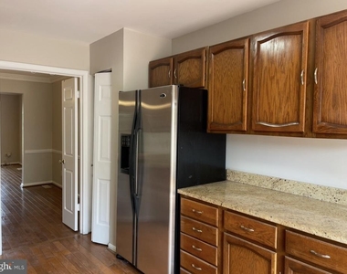 9503 Duffer Way - Photo Thumbnail 13