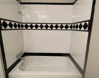 9503 Duffer Way - Photo Thumbnail 32