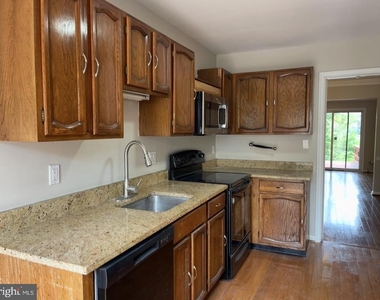 9503 Duffer Way - Photo Thumbnail 14