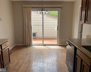 9503 Duffer Way - Photo Thumbnail 12