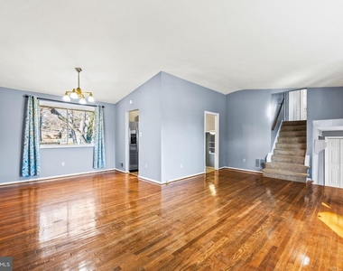 6201 Lone Oak Drive - Photo Thumbnail 3