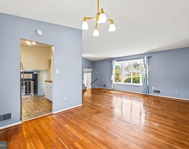 6201 Lone Oak Drive - Photo Thumbnail 5