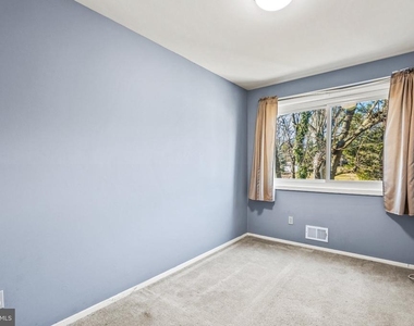 6201 Lone Oak Drive - Photo Thumbnail 16