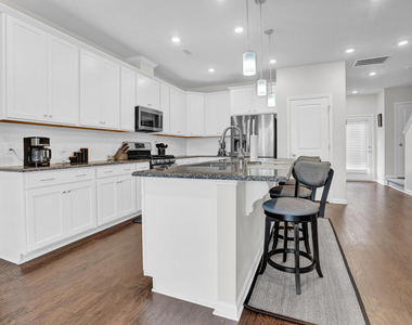 1202 Commack Drive - Photo Thumbnail 5