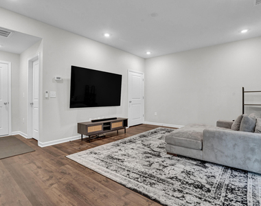 1202 Commack Drive - Photo Thumbnail 19