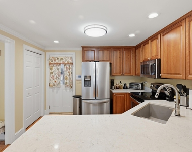 7514 Wellesley Park S - Photo Thumbnail 10