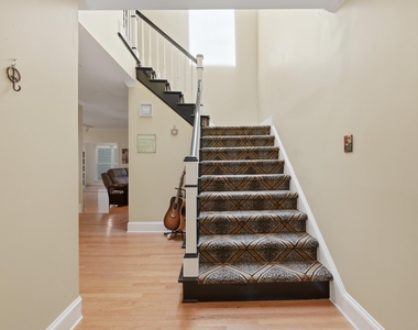 7514 Wellesley Park S - Photo Thumbnail 3