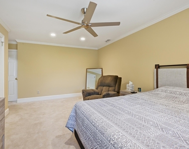 7514 Wellesley Park S - Photo Thumbnail 22