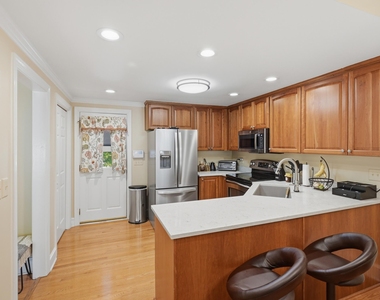 7514 Wellesley Park S - Photo Thumbnail 9