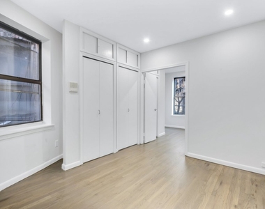 Copy of 414 West 49th Street, Unit 4d - Photo Thumbnail 2