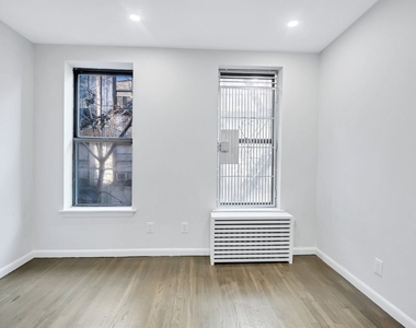 Copy of 414 West 49th Street, Unit 4d - Photo Thumbnail 3