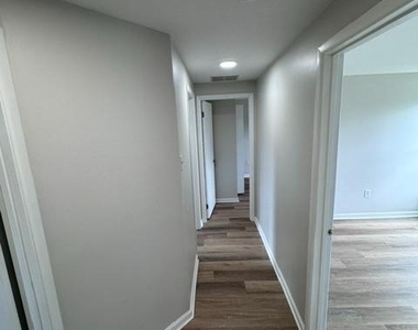 2910 Byron Court - Photo Thumbnail 7