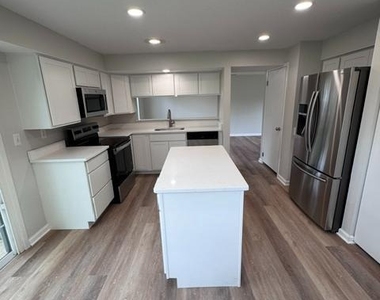 2910 Byron Court - Photo Thumbnail 5