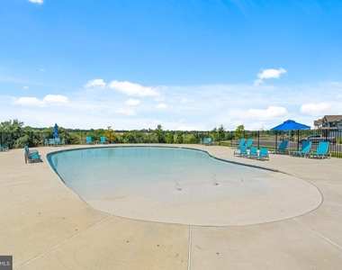 423 Carroll Walk Avenue - Photo Thumbnail 48