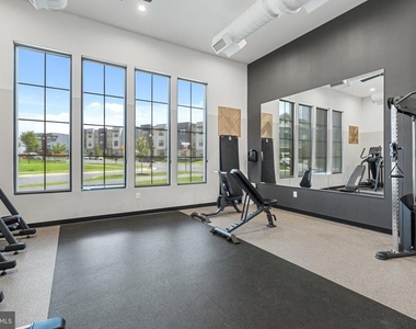 423 Carroll Walk Avenue - Photo Thumbnail 45