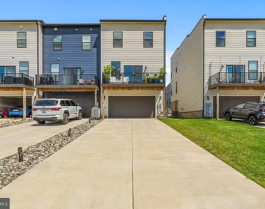 423 Carroll Walk Avenue - Photo Thumbnail 40
