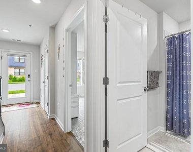 423 Carroll Walk Avenue - Photo Thumbnail 6