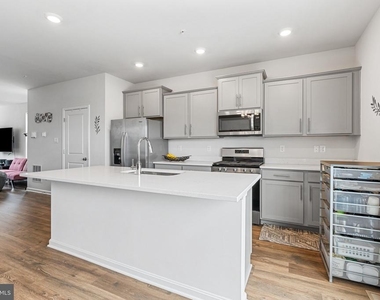 423 Carroll Walk Avenue - Photo Thumbnail 10