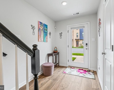 423 Carroll Walk Avenue - Photo Thumbnail 3