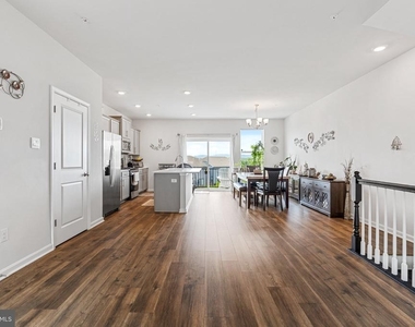 423 Carroll Walk Avenue - Photo Thumbnail 8
