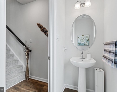 423 Carroll Walk Avenue - Photo Thumbnail 24