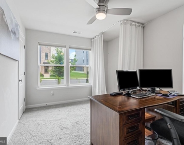 423 Carroll Walk Avenue - Photo Thumbnail 4