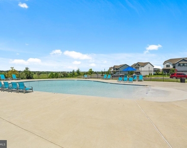 423 Carroll Walk Avenue - Photo Thumbnail 49