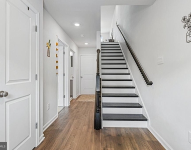 423 Carroll Walk Avenue - Photo Thumbnail 2