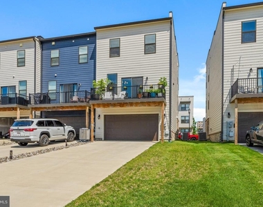 423 Carroll Walk Avenue - Photo Thumbnail 41