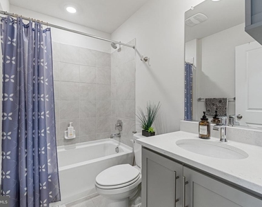 423 Carroll Walk Avenue - Photo Thumbnail 7