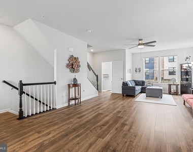 423 Carroll Walk Avenue - Photo Thumbnail 20