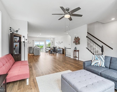 423 Carroll Walk Avenue - Photo Thumbnail 23