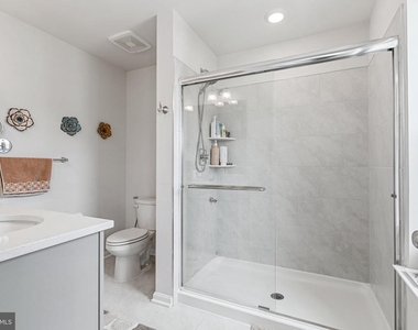 423 Carroll Walk Avenue - Photo Thumbnail 30