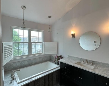 917 Halleck Drive - Photo Thumbnail 6