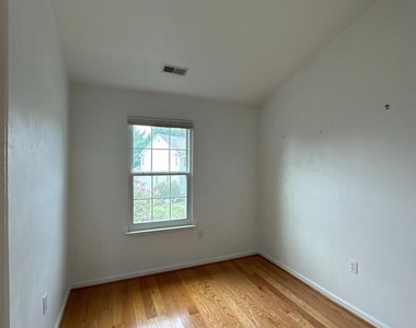 917 Halleck Drive - Photo Thumbnail 13