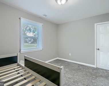 4722 Raspe Avenue - Photo Thumbnail 12