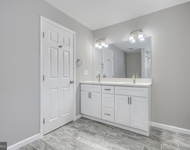 4722 Raspe Avenue - Photo Thumbnail 17