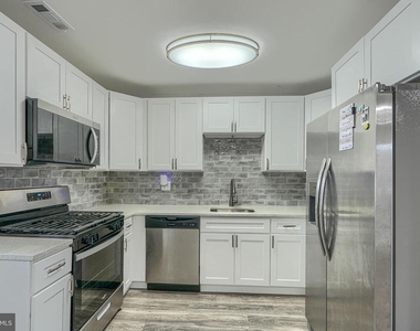 4722 Raspe Avenue - Photo Thumbnail 10