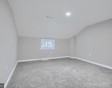 4722 Raspe Avenue - Photo Thumbnail 19