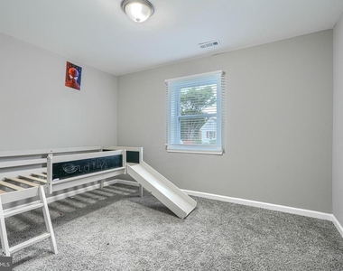 4722 Raspe Avenue - Photo Thumbnail 11