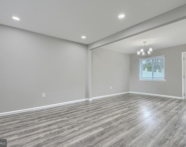 4722 Raspe Avenue - Photo Thumbnail 4