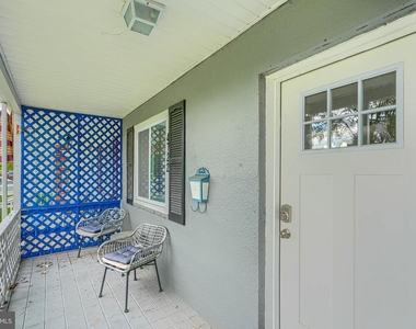 4722 Raspe Avenue - Photo Thumbnail 3